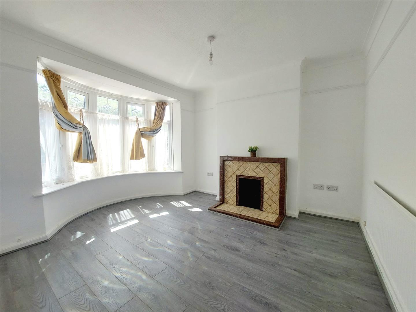 Swansea Road, Gorseinon, Swansea, SA4 4HQ